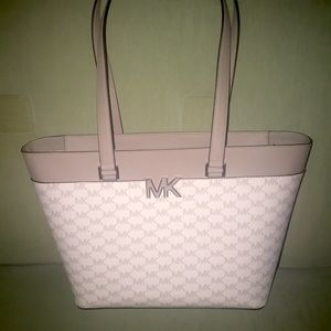 Michael Kors Jetset Handbag